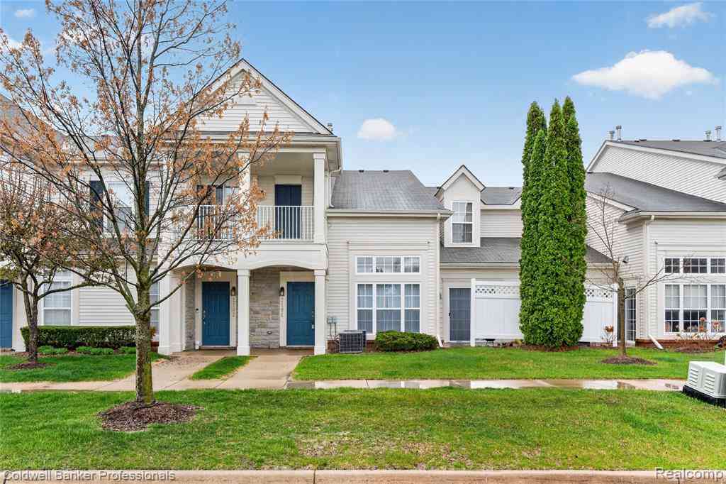 Condo For Sale - 2104 Trailway Court <br/> Commerce Twp, MI 48390