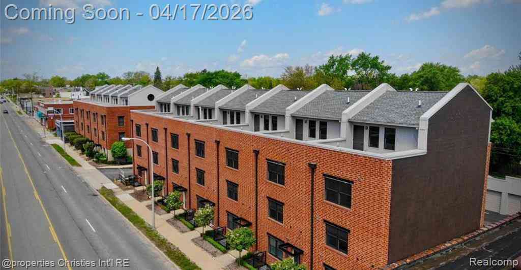 Condo For Sale - 642 W 11 Mile Road <br/> Royal Oak, MI 48067