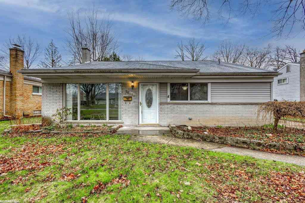 Homes For Sale - 36024 Weideman St Street <br/> Clinton Township, MI 48035