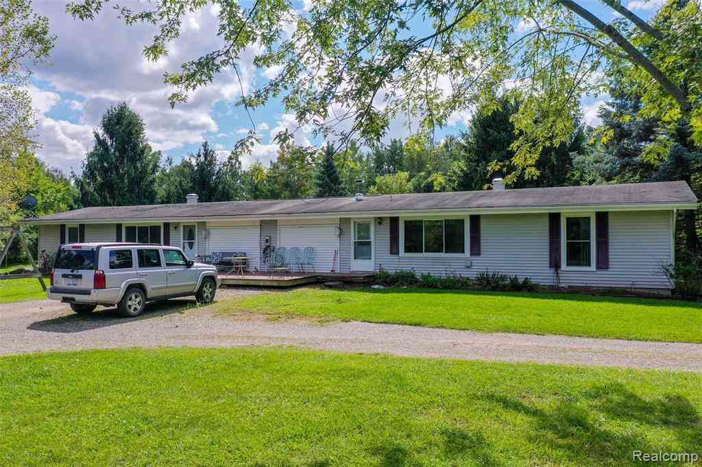 Homes For Sale - 5920 Campbell Corners Drive <br/> Howell, MI 48855
