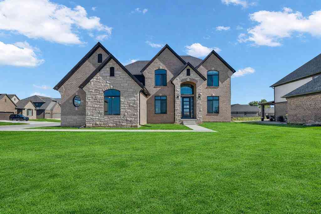 Homes For Sale - 49940 Langford Drive <br/> Macomb, MI 48044