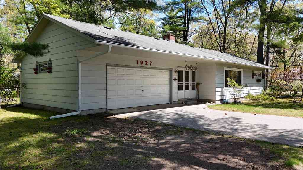Homes For Sale - 1927 Chippewa Street <br/> Traverse City, MI 49686