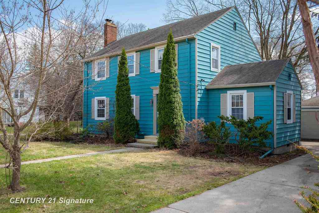 Homes For Sale - 823 W Superior Street <br/> Alma, MI 48801