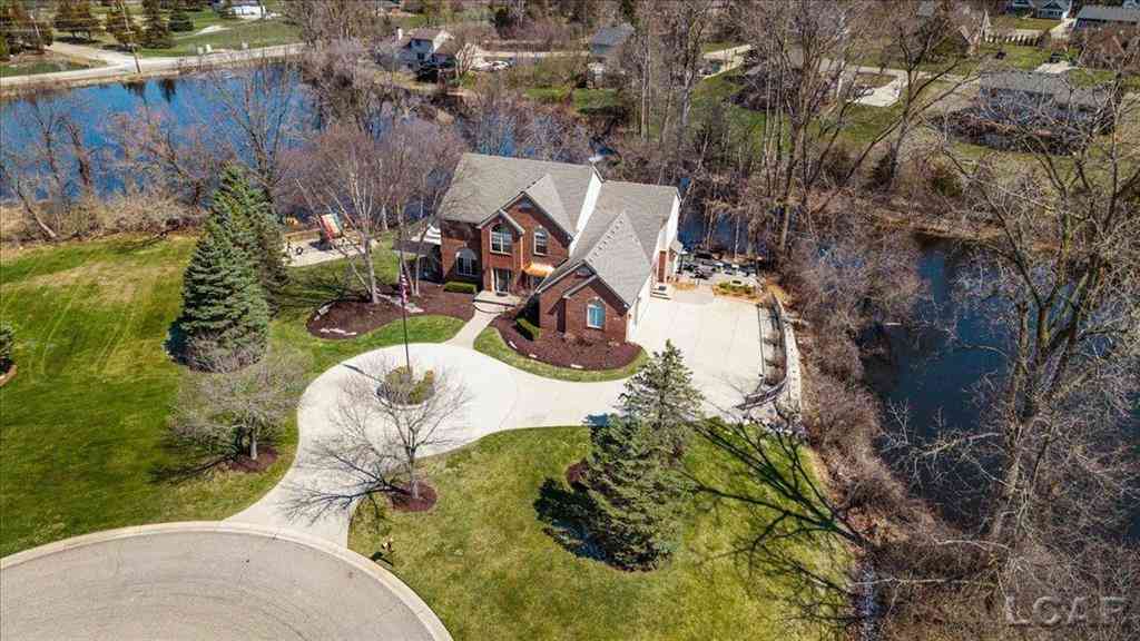 Homes For Sale - 13000 Riviera Court <br/> South Lyon, MI 48178