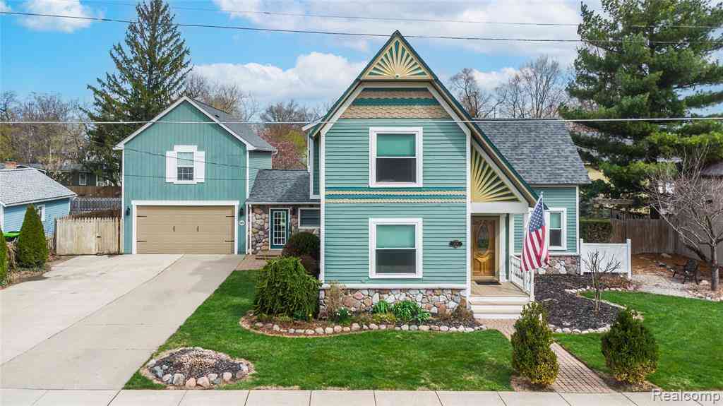 Homes For Sale - 208 W Rockwell Street <br/> Fenton, MI 48430