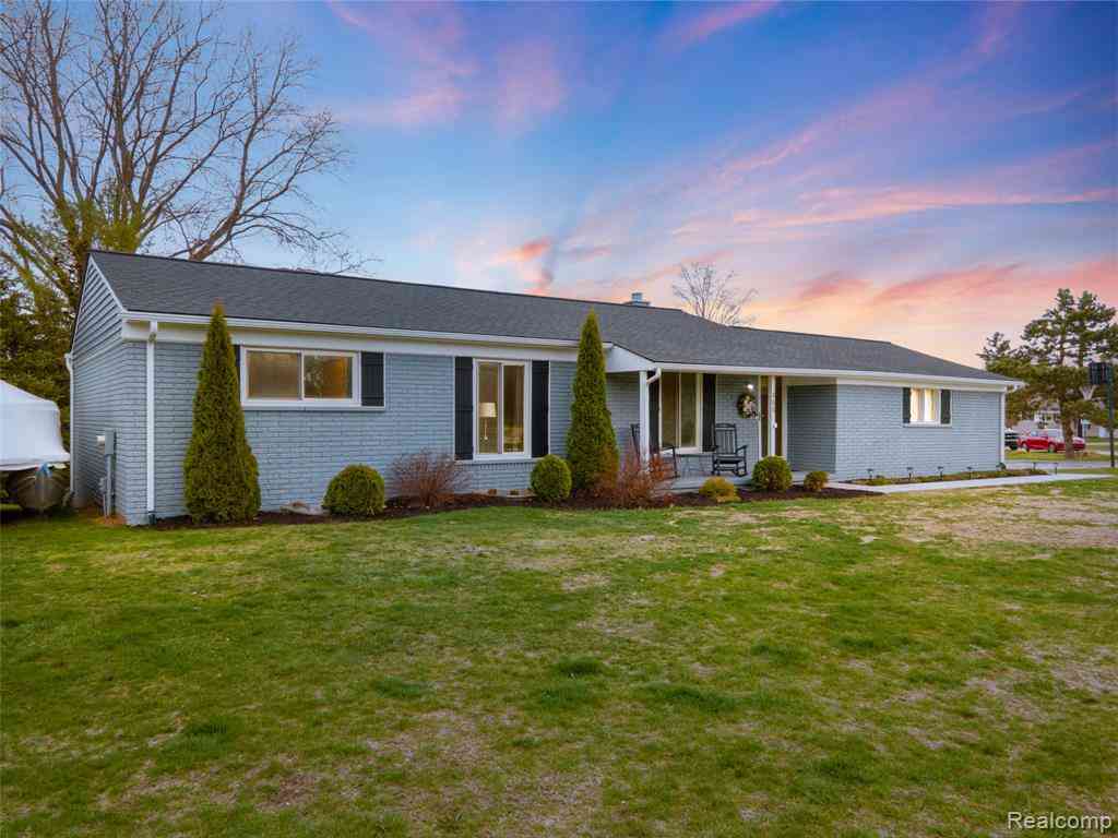 Homes For Sale - 355 Sanders Road <br/> Oxford, MI 48371
