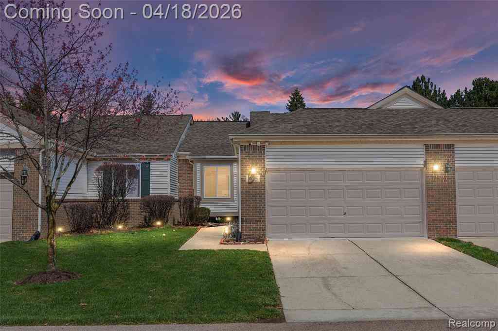 Condo For Sale - 405 Ravencrest Lane <br/> Westland, MI 48185