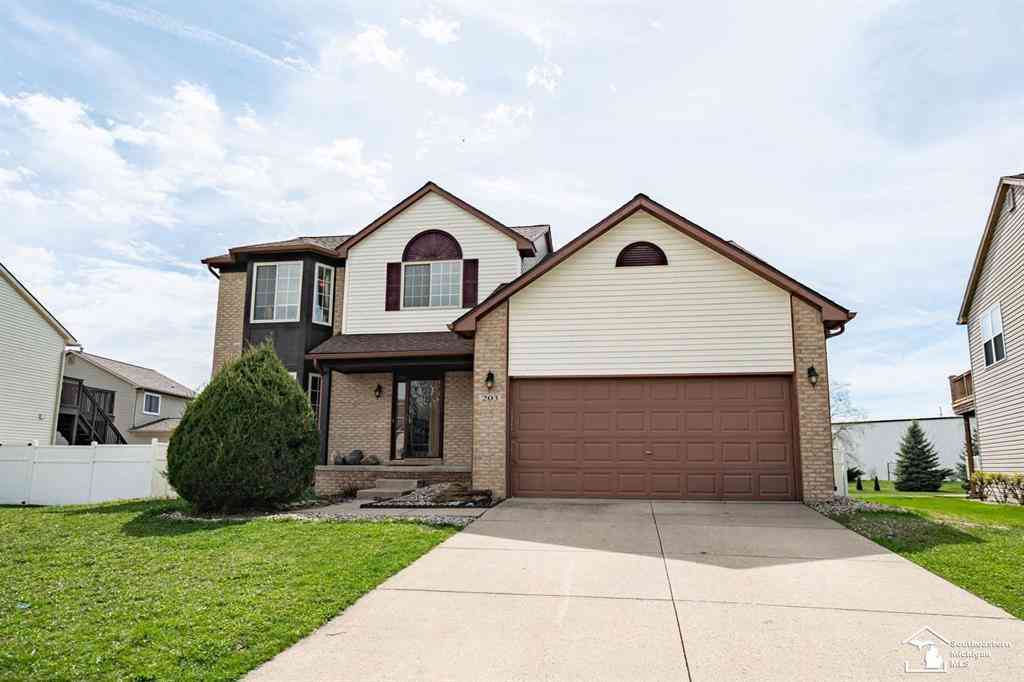 Homes For Sale - 203 Dundee Ridge Drive <br/> Monroe County, Dundee, MI 48131