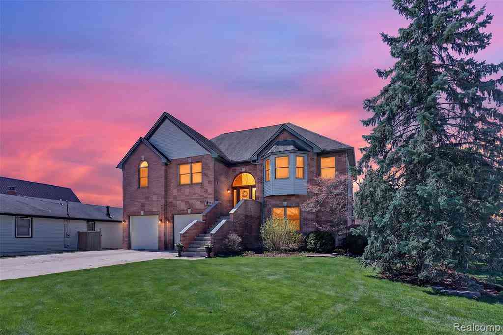 Homes For Sale - 15653 Milliman Road <br/> Wayne County, Rockwood, MI 48173