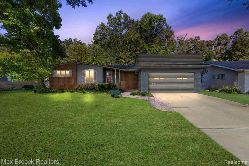 Homes For Sale - 966 Woodlea Street <br/> Oakland County, Birmingham, MI 48009