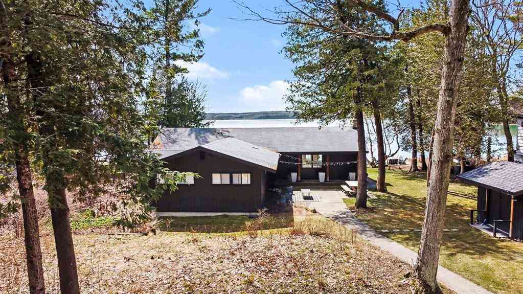 Homes For Sale - 6170 S Tamarack Lane <br/> Maple City, MI 49664