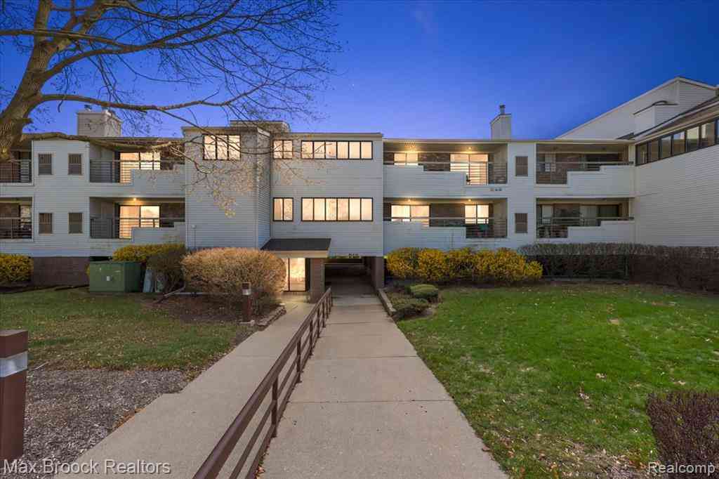 Condo For Sale - 30414 Orchard Lake Road  #29<br/> Farmington Hills, MI 48334