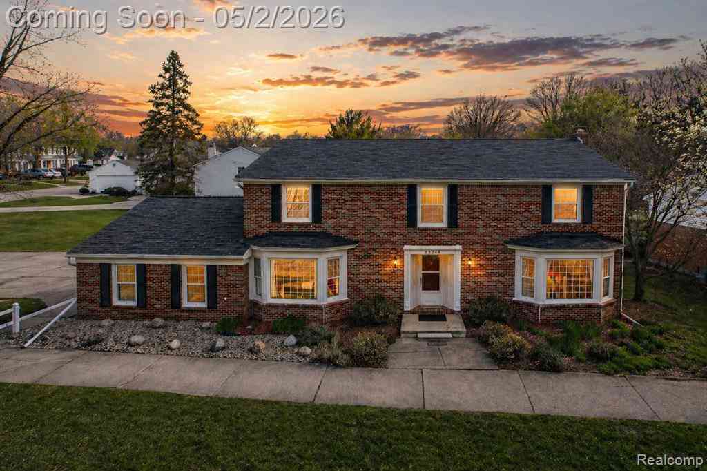 Homes For Sale - 35746 Old Homestead Drive <br/> Oakland County, Farmington Hills, MI 48335