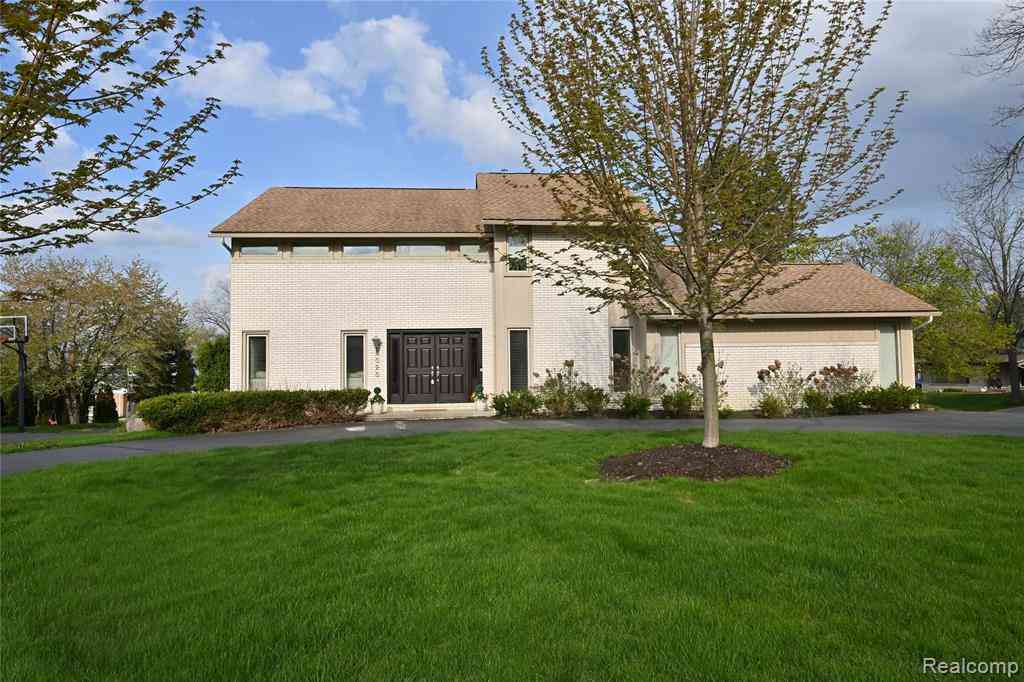 Homes For Sale - 6020 Orchard Ridge Court <br/> West Bloomfield, MI 48322