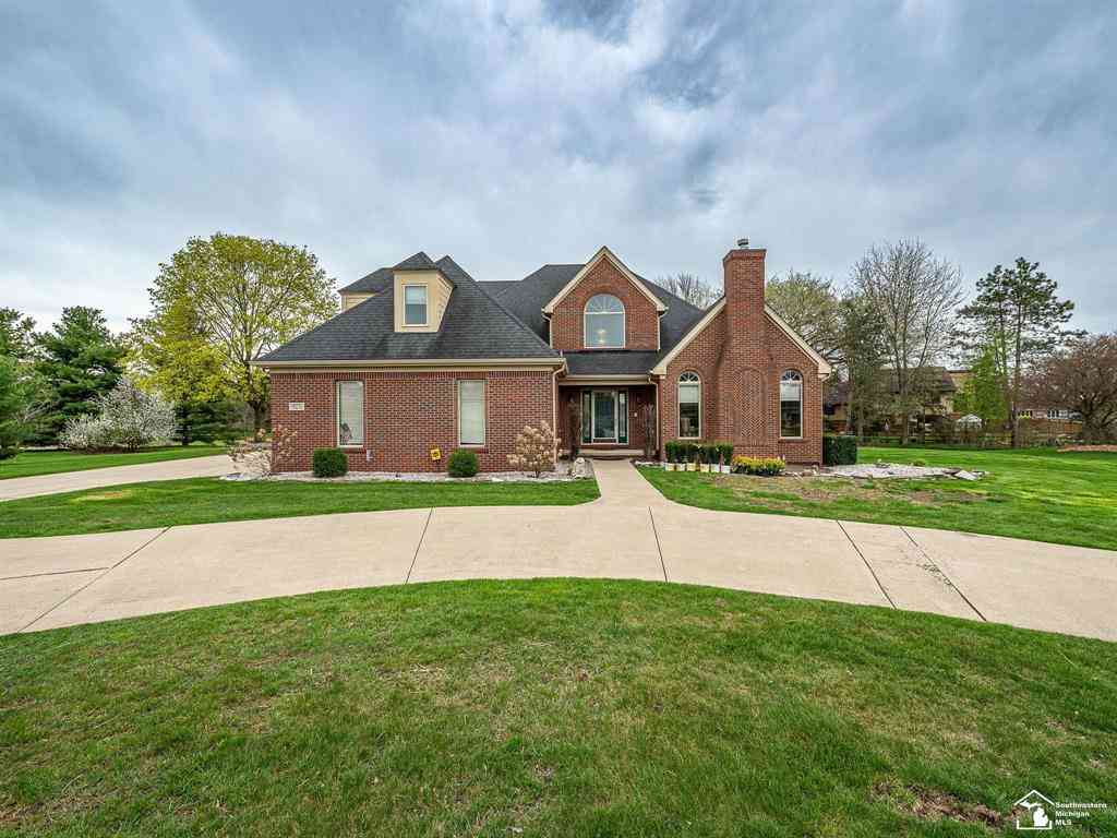 Homes For Sale - 5535 E Dartmoor Drive <br/> Monroe, MI 48161