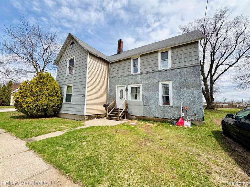 Homes For Sale - 606 Bond Street <br/> Cadillac, MI 49601