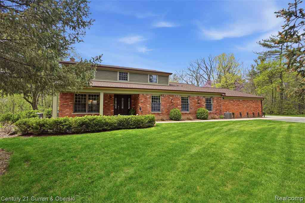 Homes For Sale - 19559 Meadowbrook Road <br/> Northville, MI 48167