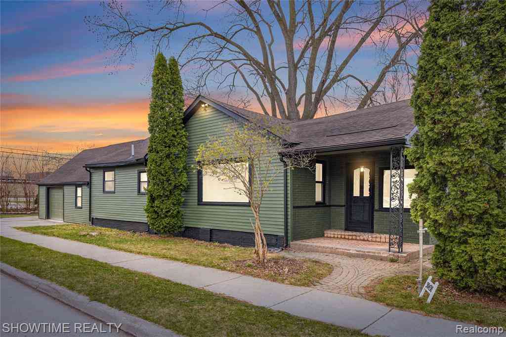 Homes For Sale - 30430 Park Street <br/> Roseville, MI 48066