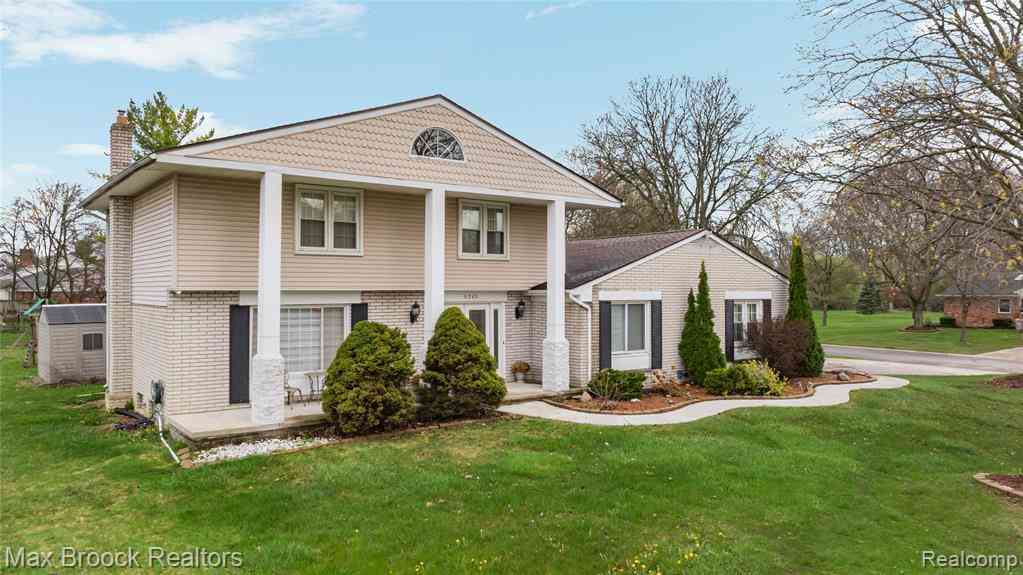Homes For Sale - 6240 Wynford Drive <br/> West Bloomfield, MI 48322