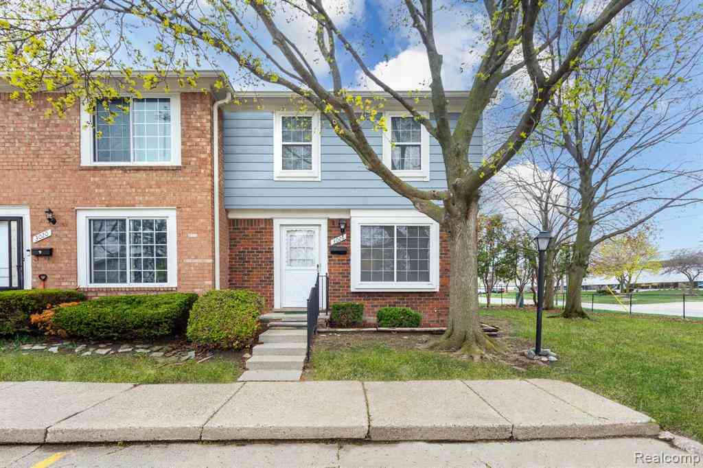 Condo For Sale - 3026 Seaton Circuit  N N<br/> Warren, MI 48091