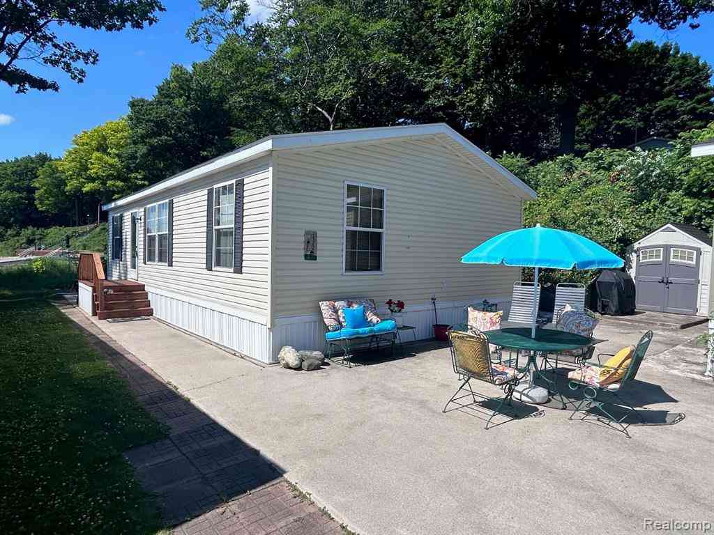 Condo For Sale - 6103 Lakeshore Road  #122<br/> Lexington, MI 48450