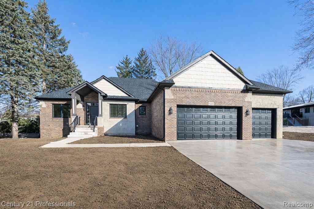 Homes For Sale - 53242 Eastbourne Drive <br/> Shelby Twp, MI 48316
