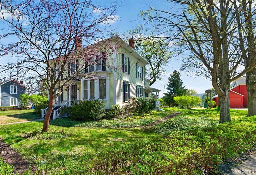Homes For Sale - 403 Lake Street <br/> Howell, MI 48843