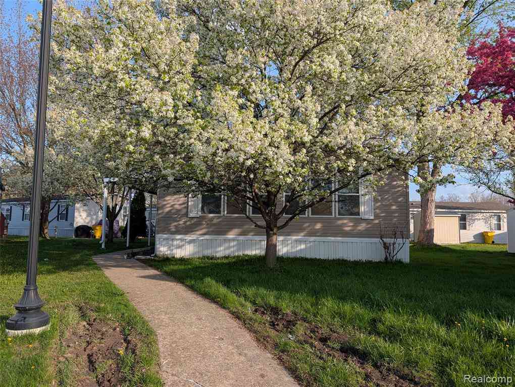 Condo For Sale - 38083 Orleans  <br/> Clinton Township, MI 48038