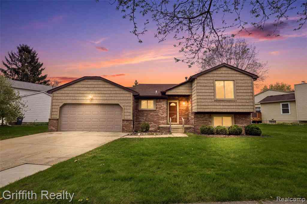 Homes For Sale - 865 Alpine Drive <br/> Brighton, MI 48116