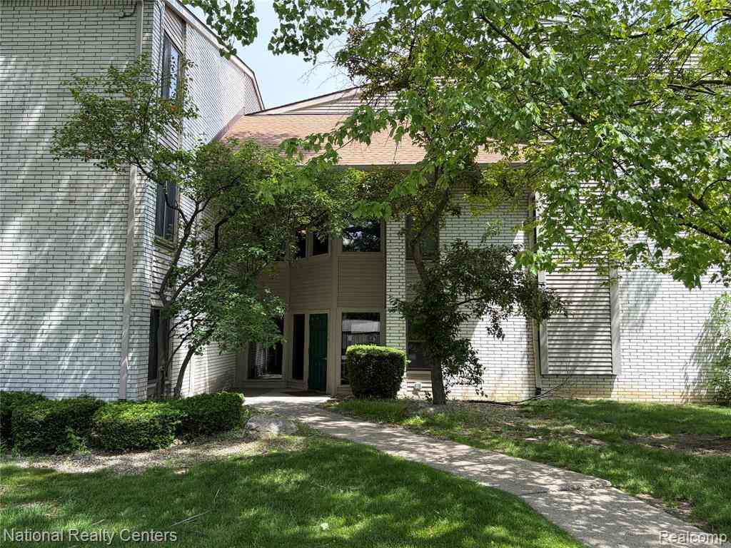 Condo For Sale - 31993 W 12 Mile Road  #309<br/> Farmington, MI 48334