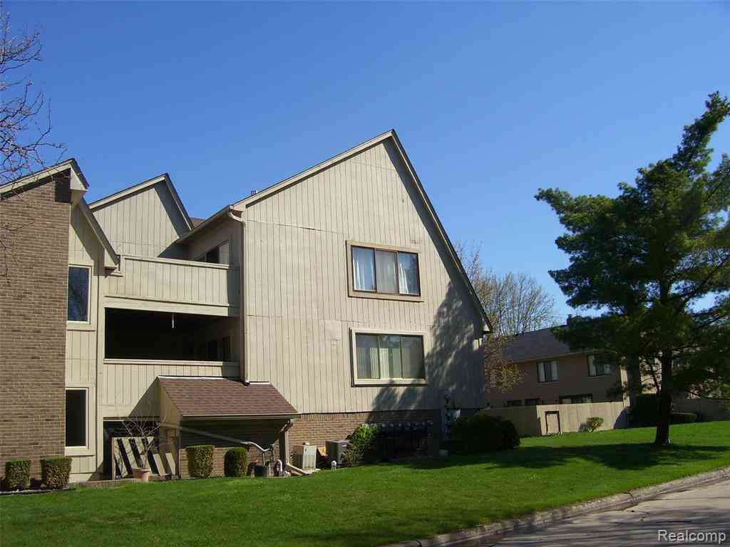 Condo For Sale - 42364 Lochmoor Street  #6<br/> Clinton Township, MI 48038
