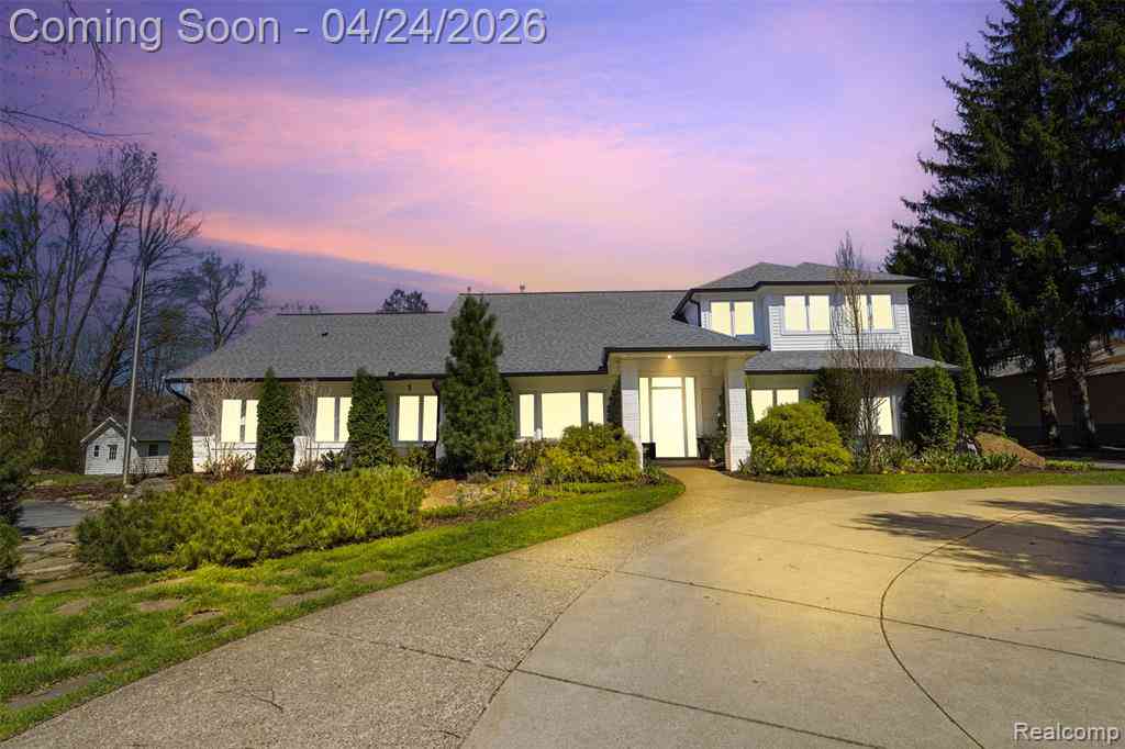 Homes For Sale - 46790 W 11 Mile Road <br/> Novi, MI 48374
