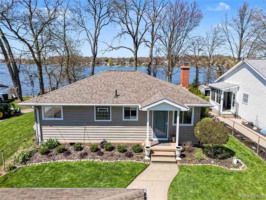 Homes For Sale - 3504 Loon Lake Court <br/> Linden, MI 48451