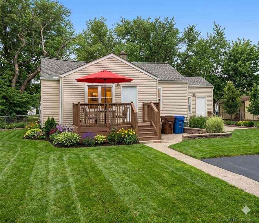 Homes For Sale - 8275 Essex Street <br/> Warren, MI 48089