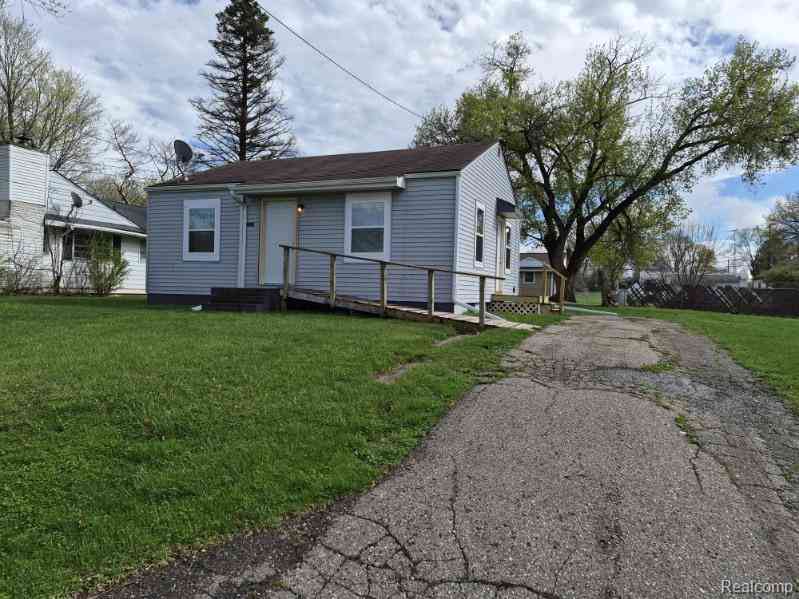 Homes For Sale - 1233 W Coldwater Road <br/> Flint, MI 48505