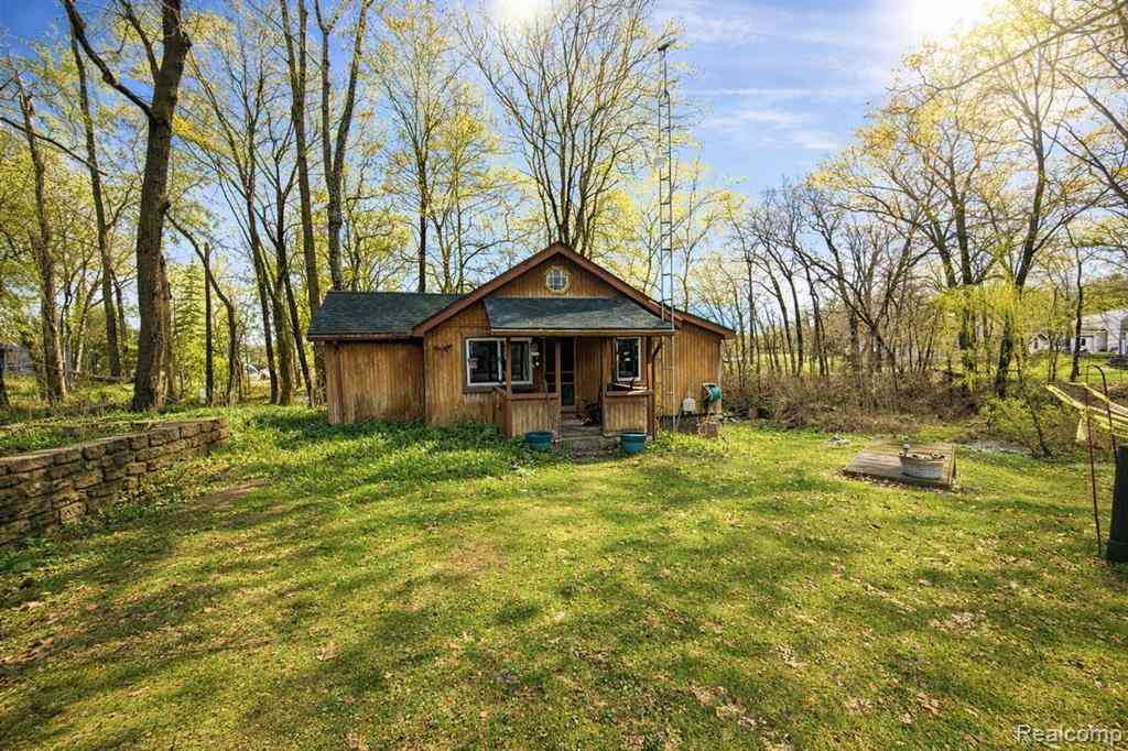 Homes For Sale - 10044 Locust Drive <br/> Fenton, MI 48430