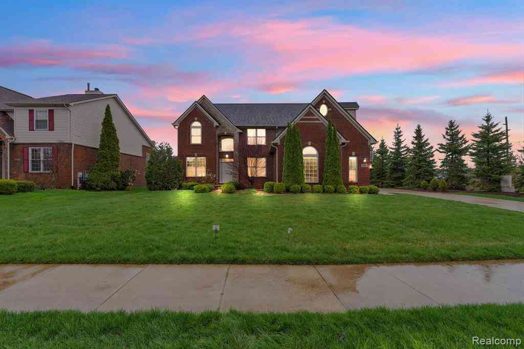 Homes For Sale - 1002 Carriage Trace Boulevard <br/> South Lyon, MI 48178