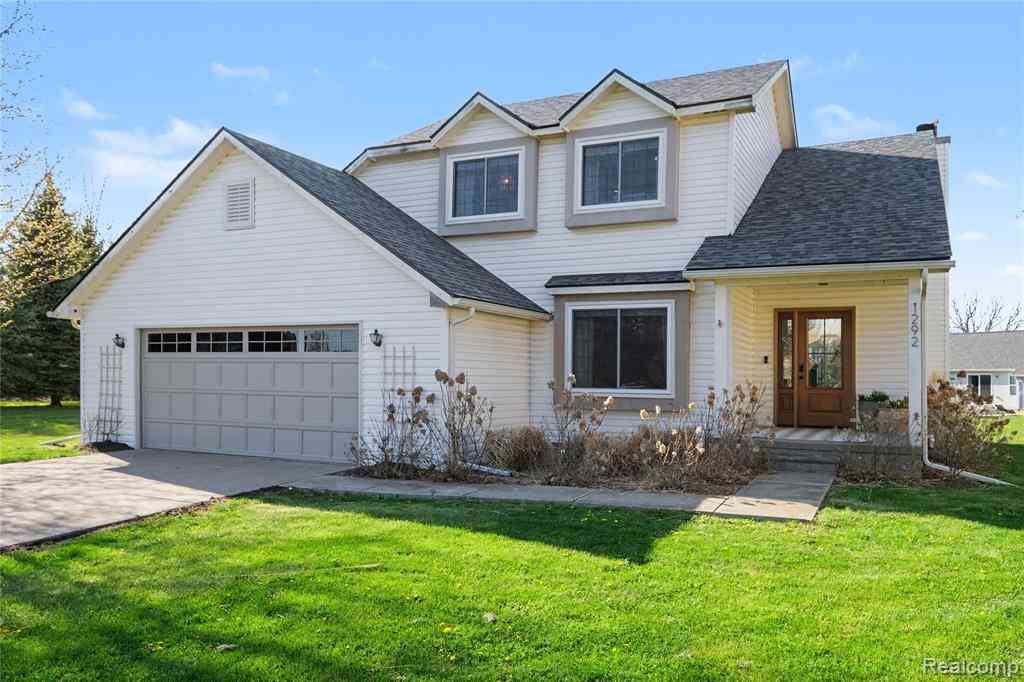 Homes For Sale - 1292 Theresa Drive <br/> Fenton, MI 48430