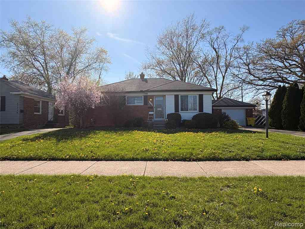Homes For Sale - 23349 Roxana Avenue <br/> Eastpointe, MI 48021