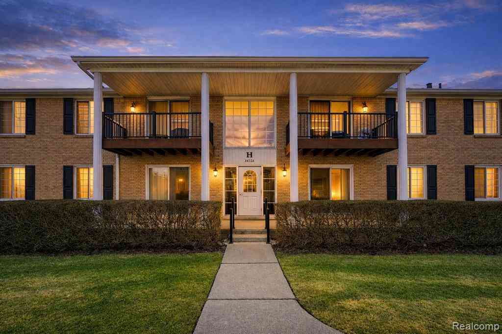 Condo For Sale - 34720 Huntley Drive  #23<br/> Sterling Heights, MI 48312