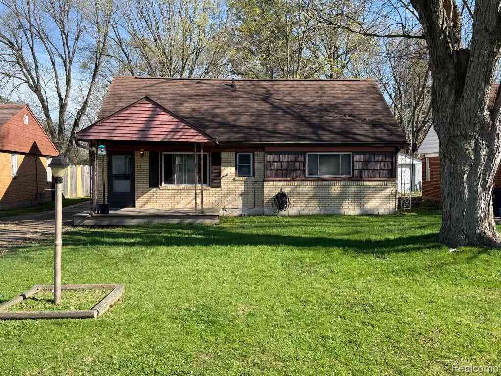 Homes For Sale - 2414 Wildwood Circle Drive <br/> Grand Blanc, MI 48439