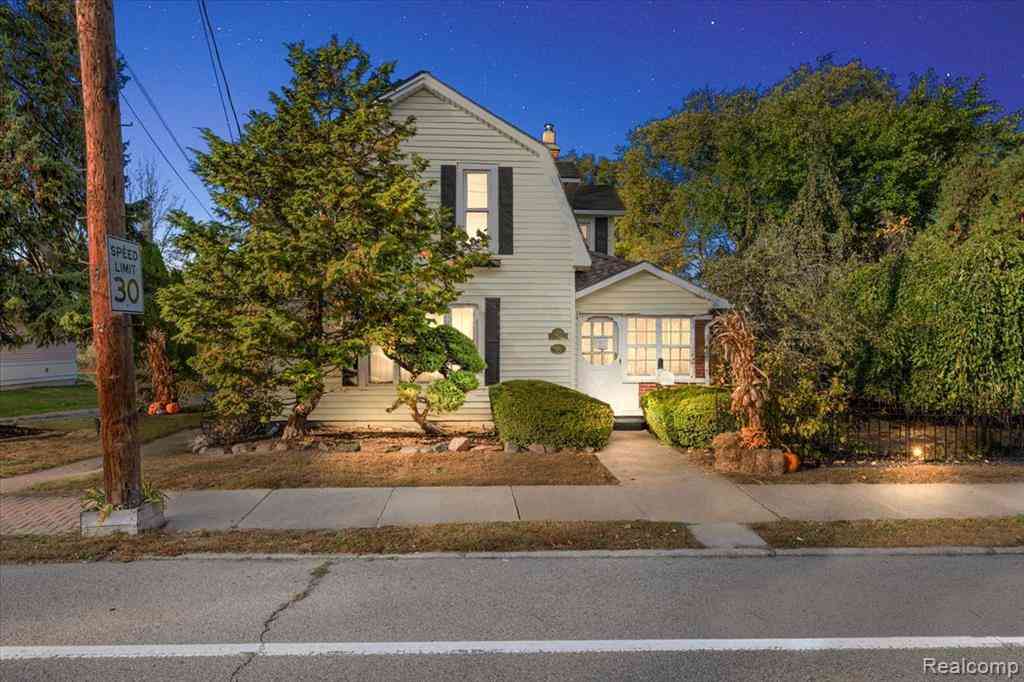 Homes For Sale - 5815 Chicago Road <br/> Warren, MI 48092