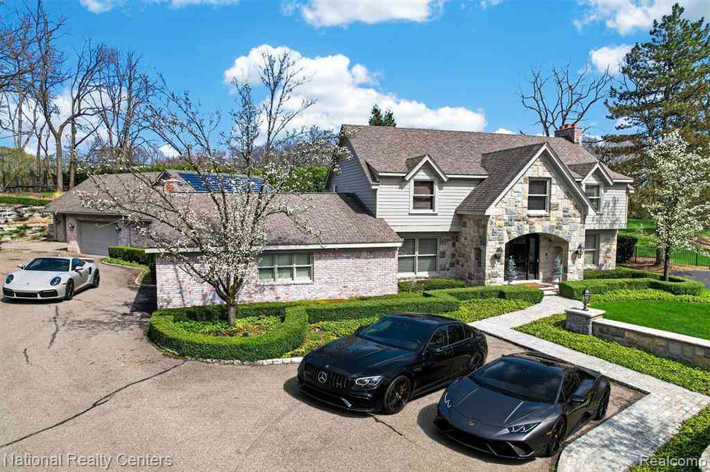 Homes For Sale - 4233 N Willoway Estates Court <br/> Bloomfield Hills, MI 48302