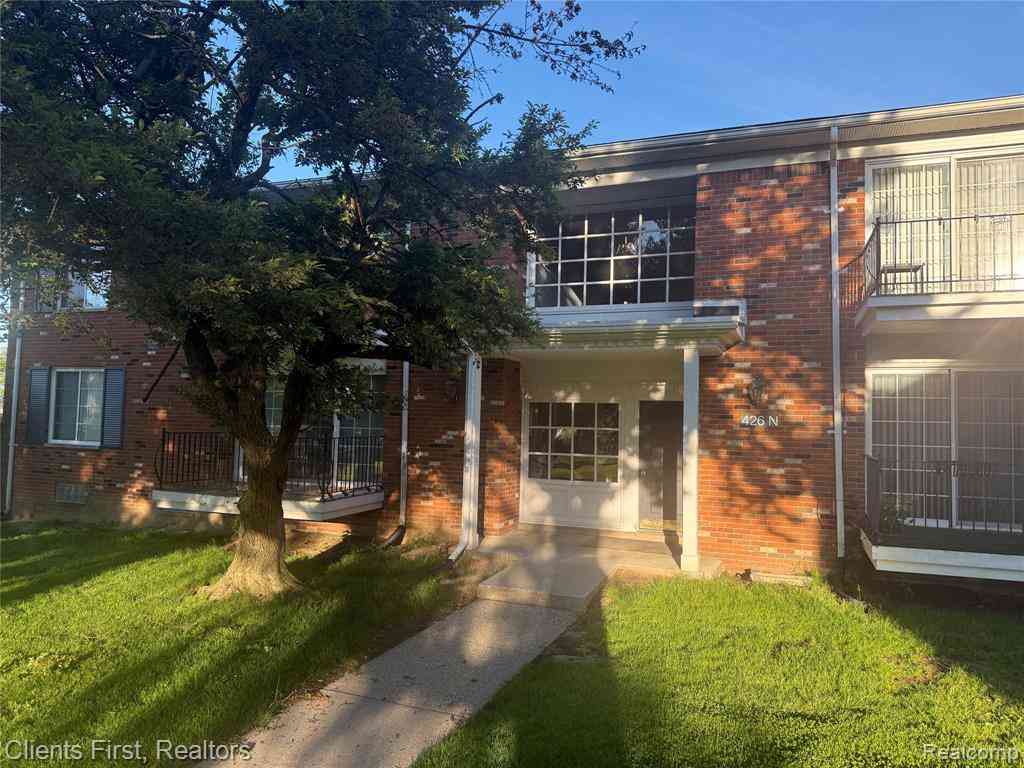 Condo For Sale - 426 Fox Hills Drive N N #8<br/> Bloomfield Hills, MI 48304