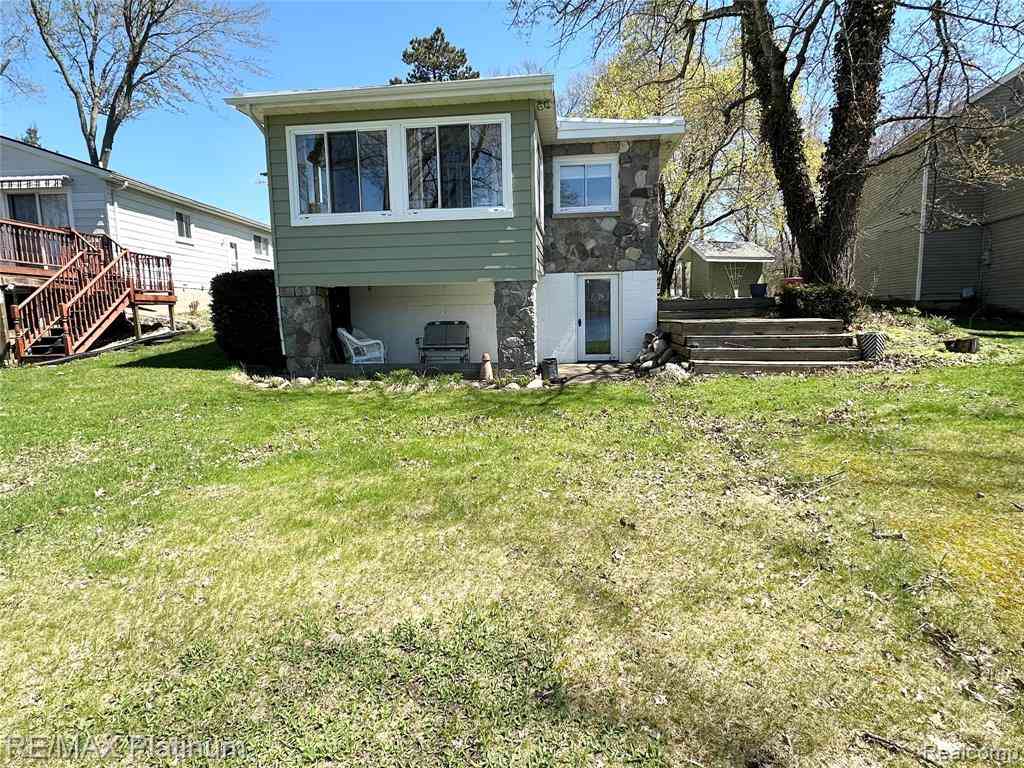 Homes For Sale - 7043 Big Trail Road <br/> Holly, MI 48442