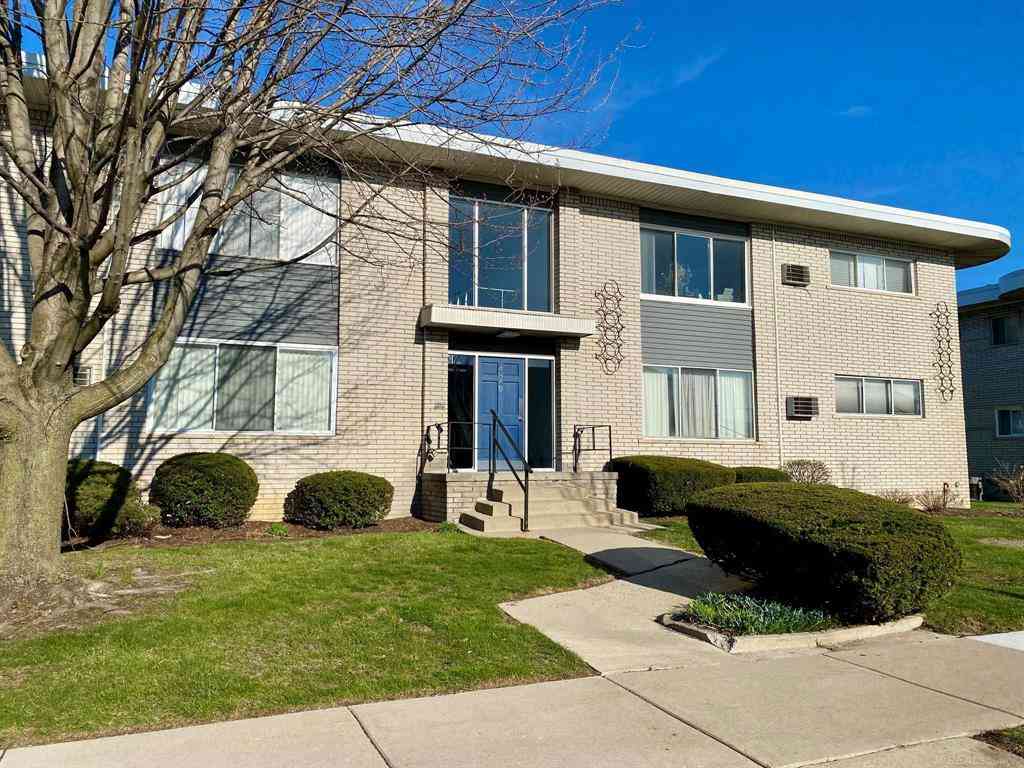 Condo For Sale - 4840 Briarwood Avenue <br/> Royal Oak, MI 48073