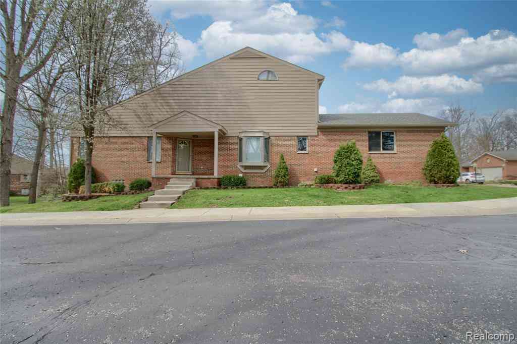 Condo For Sale - 505 Willow Drive  #26<br/> South Lyon, MI 48178