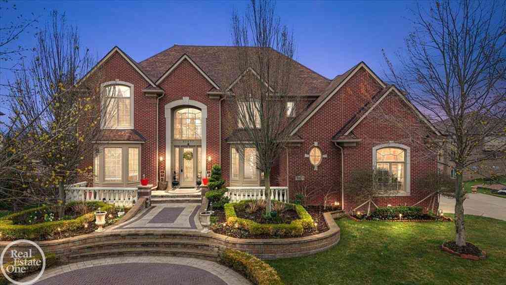 Homes For Sale - 51577 Merry Lane <br/> Shelby Twp, MI 48316