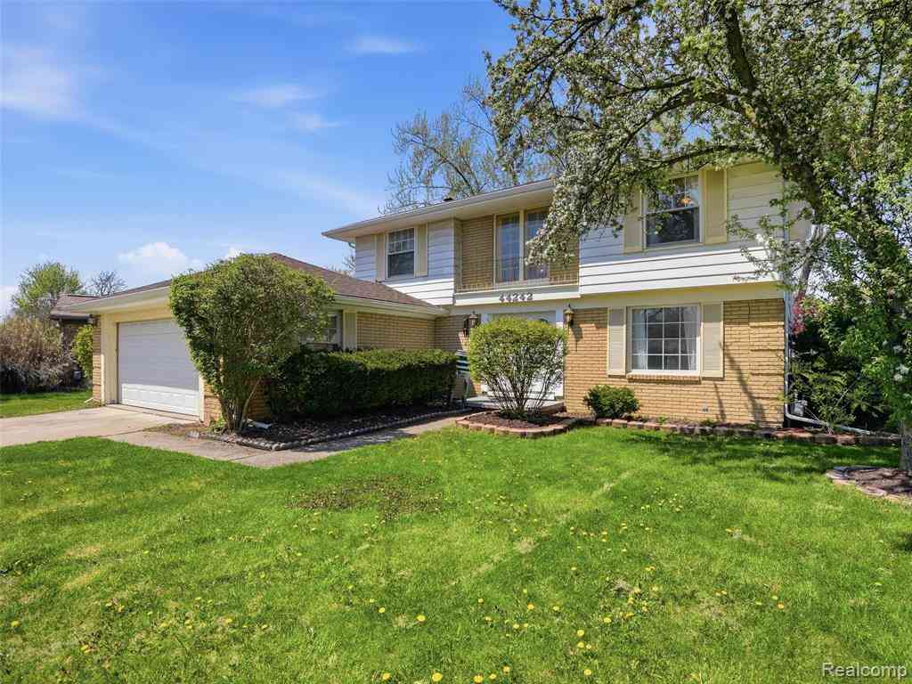 Homes For Sale - 44242 N Umberland Circle <br/> Canton, MI 48187
