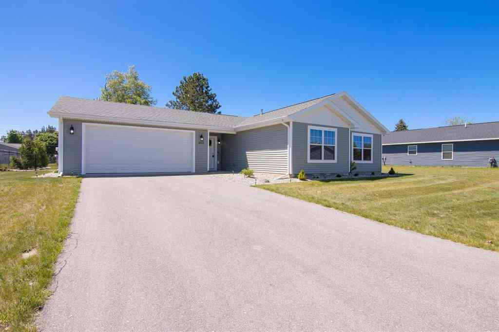Homes For Sale - 1948 Oriole Drive <br/> Traverse City, MI 49685